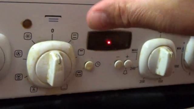 Чем почистить  жировые отложения на кухонной плите