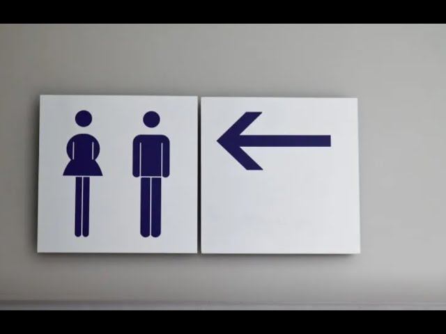 Общественный туалет с прозрачными дверьми установили на Сахалине