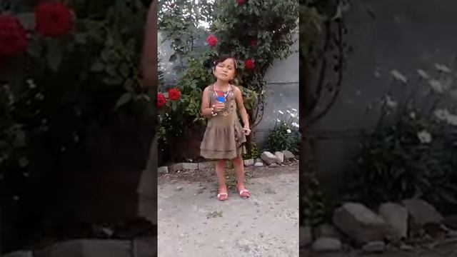 Девочка 4лет поёт красиво и эмоционально!!! смотреть онлайн