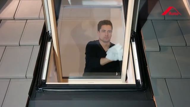 Как помыть мансардное окно Roto Designo R4? смотреть онлайн