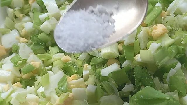 Рецепт из 80-х. Творожные пончики с начинкой из зеленого лука с яйцом