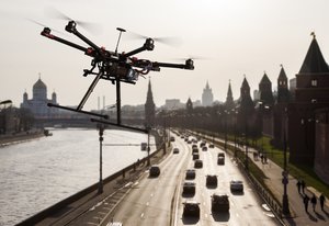 БПЛА попал в здание бизнес-центра в Москве