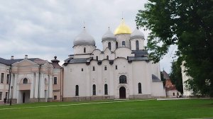 Центральная аллея Новгородского кремля