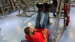 Как ставить ноги в жиме ногами?! Постановка ног и нагрузка при выполнении жима ногами в тренажёре.