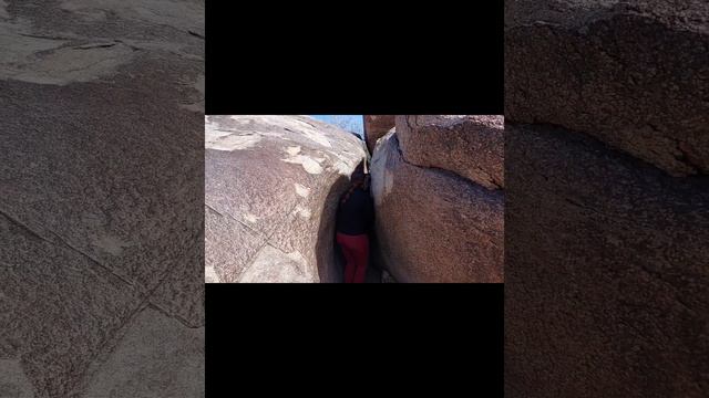 Squeezing thru Fatman's Pass near Phoenix. #widow #arizona #hiking