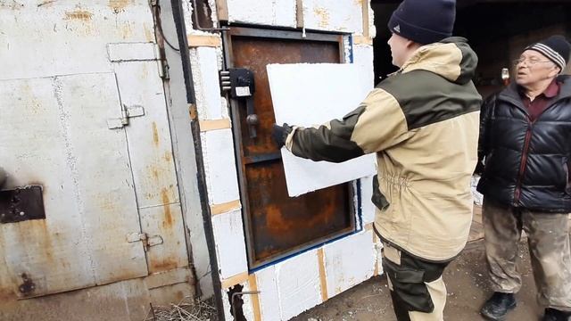РЕМОНТ В УБИТОМ ГАРАЖЕ 3/6: утепление ворот / утепление гаража смотреть онлайн