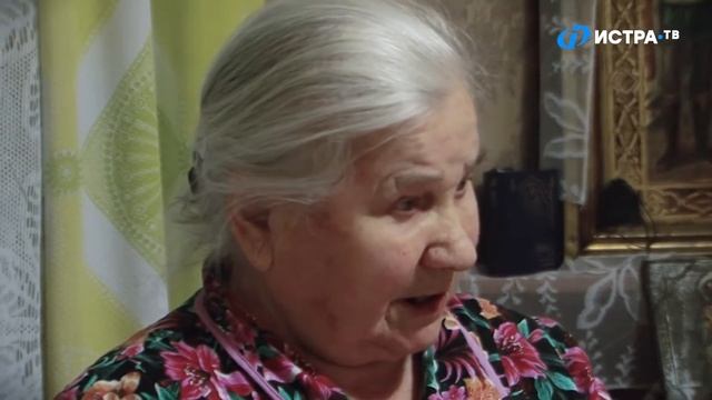 На свой горящий дом смотрела из окопа смотреть онлайн