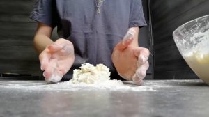 СЫРНИКИ ИЗ ТВОРОГА С ИЗЮМОМ/КАК ПРИГОТОВИТЬ СЫРНИКИ