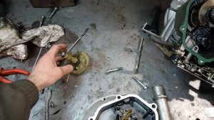 Мотоблочный мотор пинается и туго прокручивается при заводке.