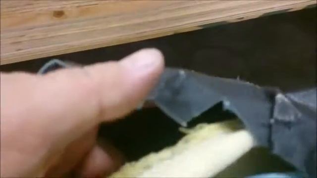 Обновляем обивку барных стульев