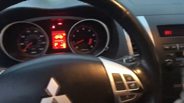 Service Required на Mitsubishi Outlander