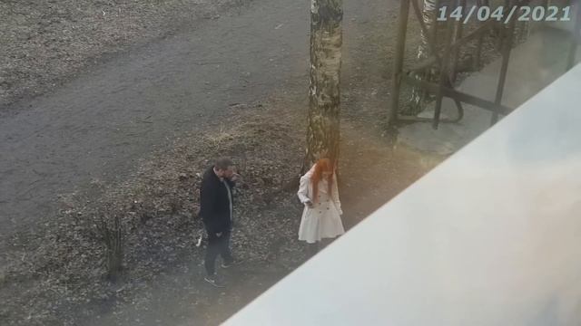 Что-то ищут под окном. Закладку? смотреть онлайн