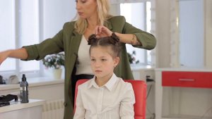 ВИДЕОУРОК: Прически для девочек в школу