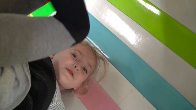 Развлечения и игры в детском городке Little Star - Маленькая Вера смотреть онлайн