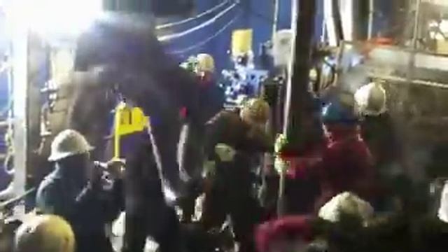 Веселье бурильщиков на буровой