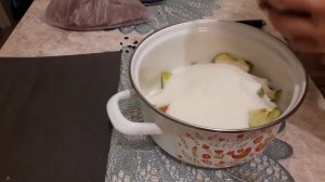 Яблочный компот с брусникой, зимний рецепт.