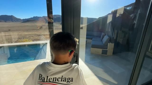 Рум тур САМОЙ ДОРОГОЙ виллы в Африке! Полет на воздушном шаре смотреть онлайн