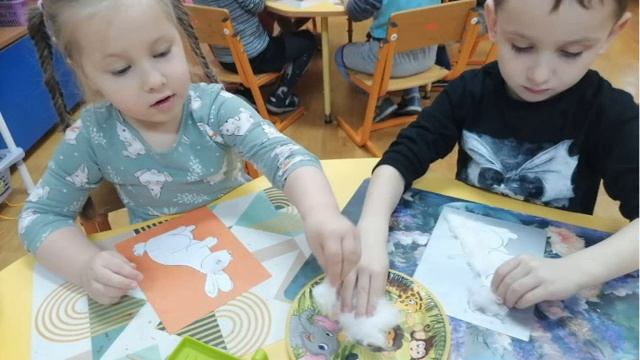 Аппликация "Зайка беленький сидит". Группа №14 смотреть онлайн