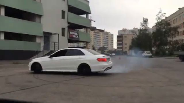 Мерседес w212 e300