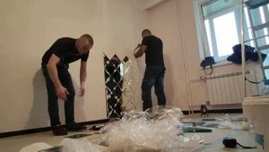 Установка зеркального панно