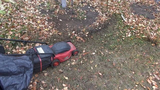 Как собирать осеннюю листву газонокосилкой смотреть онлайн
