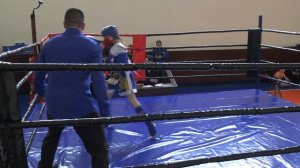 Поединок девчонок в средней возрастной категории Тайский Бокс (Муай Тай) Избиение младенцев в ринге