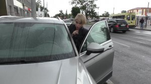 #1. Калининград. Наглый и беспринципный отжим тротуара автоцентром Hyundai.