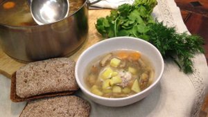 Куриный суп с солеными грибами