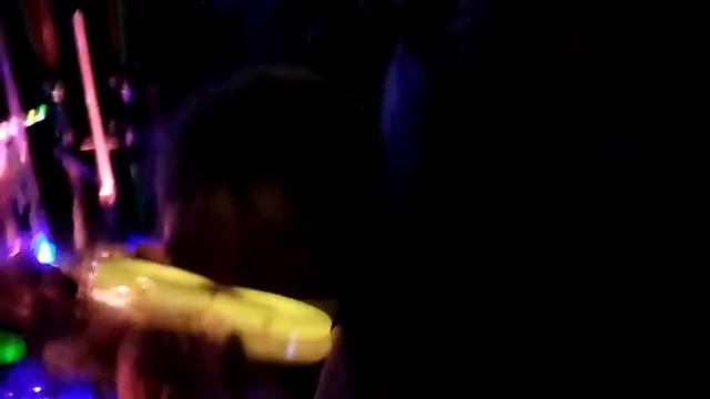 МАША СУПЕР примеряет ободок из светящегося миньона! смотреть онлайн