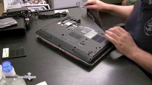 Ноутбук Dell Inspiron 1521 - Замена задней крышки матрицы смотреть онлайн