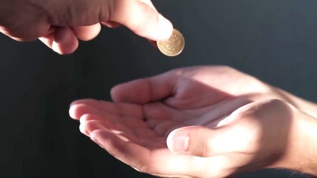 Хозяин посещал свои рестораны, одетый как бомж // То, как с ним обращались, шокировало его