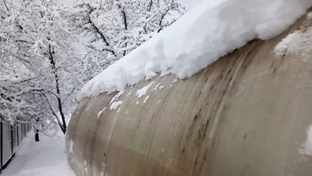КАК УБРАТЬ СНЕГ С ТЕПЛИЦЫ С ПОМОЩЬЮ МАНГАЛА смотреть онлайн