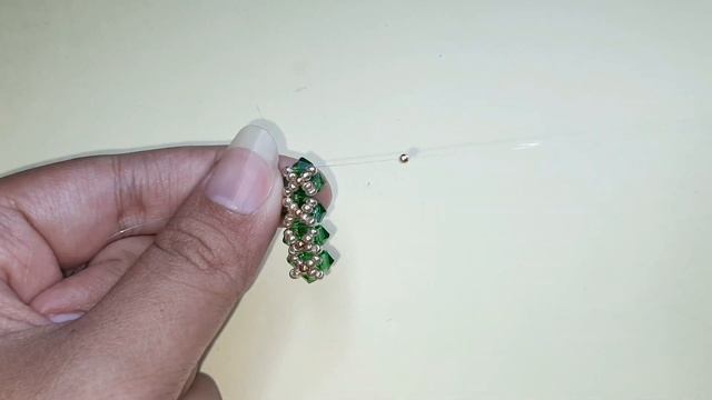 DIY BEADED RING WITH GREEN BICONE AND GOLD BEADS//SIMPLE AND EASY RING TUTORIAL (@zarabeadschannel) смотреть онлайн