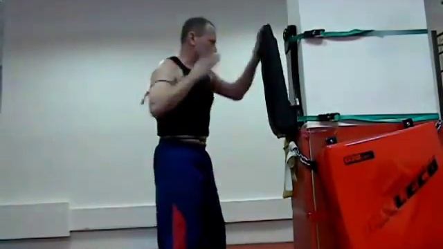 Набивка кулака и скоростная работа локтями смотреть онлайн