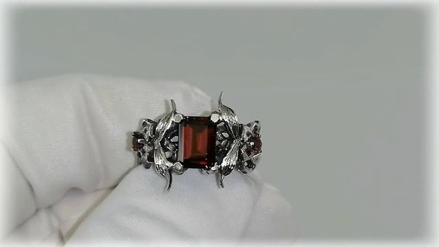 Кольцо «Красота- Vintage- black» серебро 925, гранаты, эмаль. смотреть онлайн