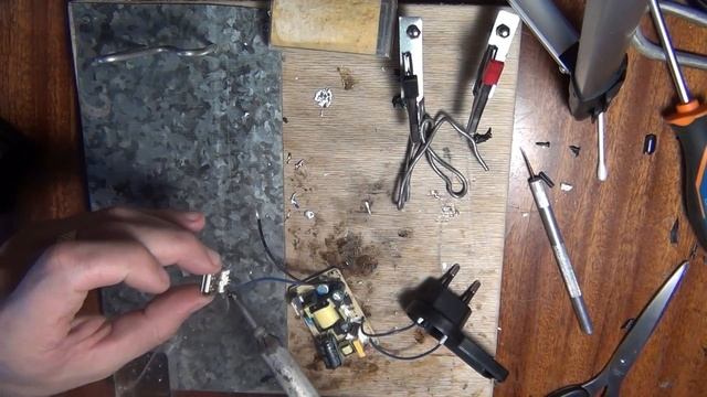 Зарядное устройство для телефона на 2,5А своими руками. 2.5 A. Phone charger with your own hands