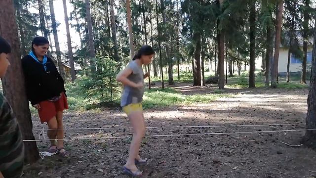Игра "Резиночка". Была популярна в 80-90е годы 20 века в каждом дворе.