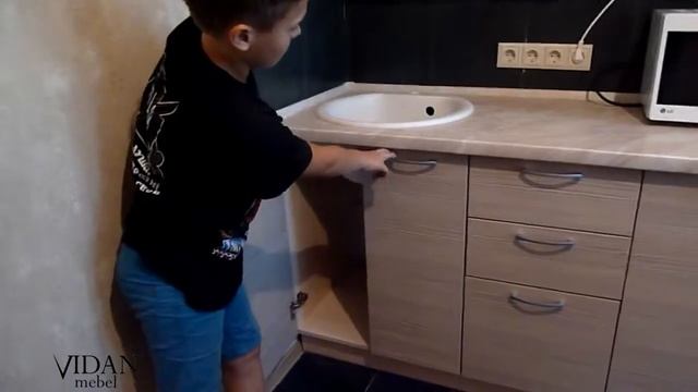 Светлая кухня. Белая кухня Глянцевый фасад. МДФ пленка. СитиКиви. смотреть онлайн