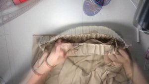 Как обработать пояс на резинке с люверсами на брюках из хлопка