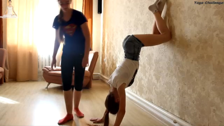 Девушки гимнастки. Гимнастические фигуры. ✰❀✰ смотреть онлайн