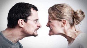 Муж и жена ругаются, как же это прикольно смотрится