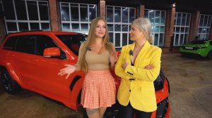 «Досмотр»: Соня Темникова и её Jeep: бутылки, накладной нос и оленьи рога. Как всё ЭТО туда влезло?