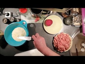 Котлеты из фарша свинины и говядины со свеклой.