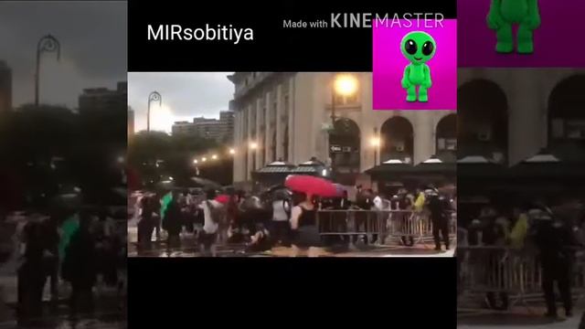 США. Молния над статуей Свободы. Беспорядки продолжаются в Нью-Йорке.