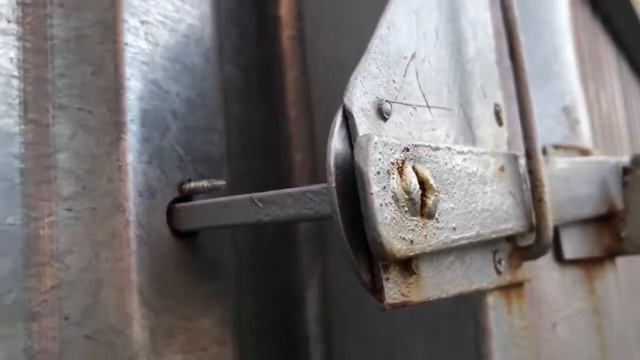 Защёлка для калитки по деревенски смотреть онлайн