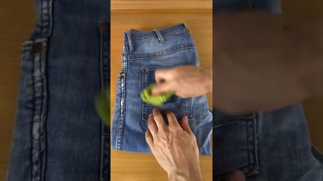 Убираем масляное пятно с одежды ?Оставь реакцию?, если пост был полезен? #youtubeshorts смотреть онлайн