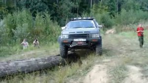Переезд через бревно. Ниссан Террано