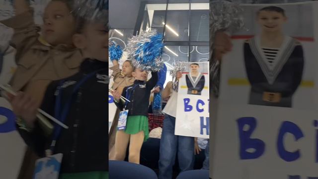 «БИТВА ШКОЛ» ⛸️ Яркие эмоции болельщиков!