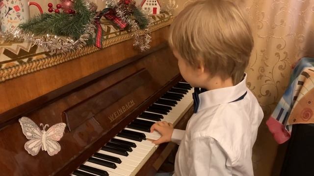 Nicholas. Чайковский "Вальс цветов" правой рукой наизусть (тизер) смотреть онлайн