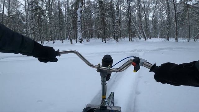 Укатка тропы мотоснегокатом